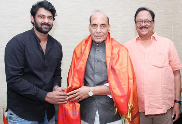 prabhas rajnath singh,bahubali new delhi,krishnam raju prabhas,rana bahubali promotions,bahubali news  ఎటు చూసినా రాజమౌళికి లాభమే!